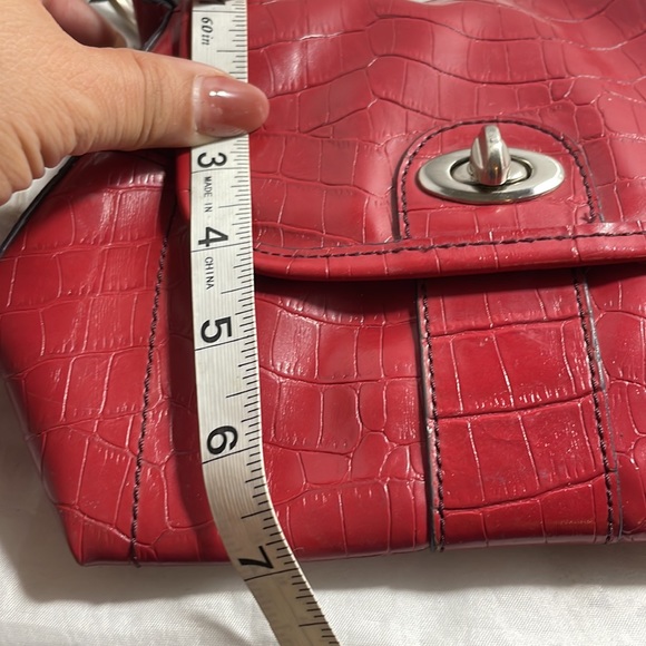 Red Moc Croc Shoulder bag with turn lock pocket enclosures - Picture 13 of 14